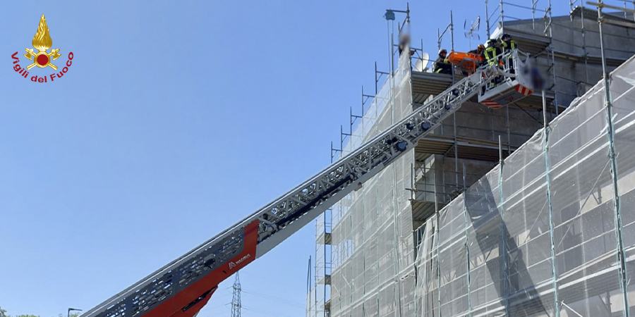Ancona, soccorso operaio a Falconara Marittima