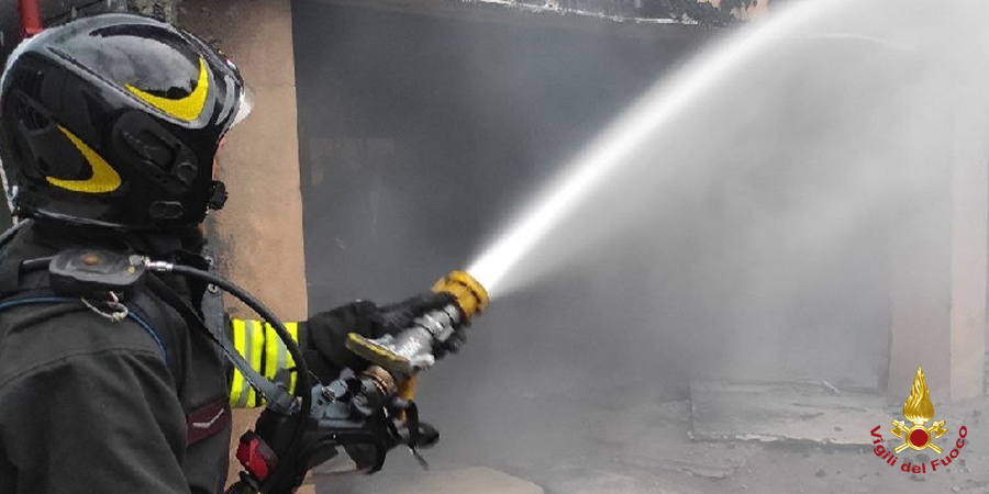 Verona, incendio appartamento