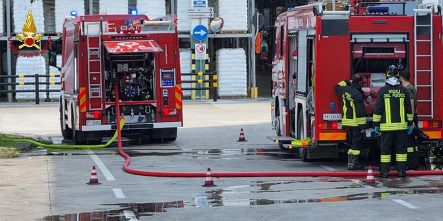 Forlì Cesena, incendio divampa in un'azienda Forlì Cesena, incendio divampa in un'azienda