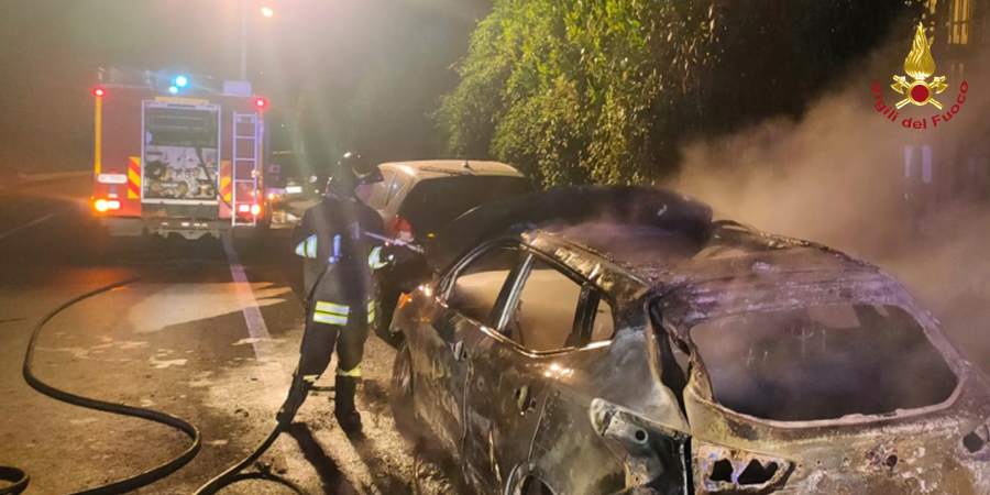 Avellino, doppio incendio autovetture