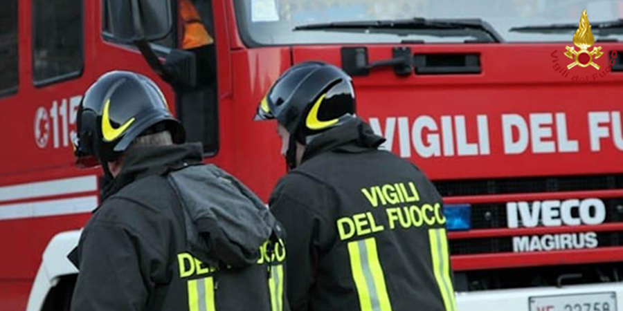 Messina, auto si schianta contro un muro