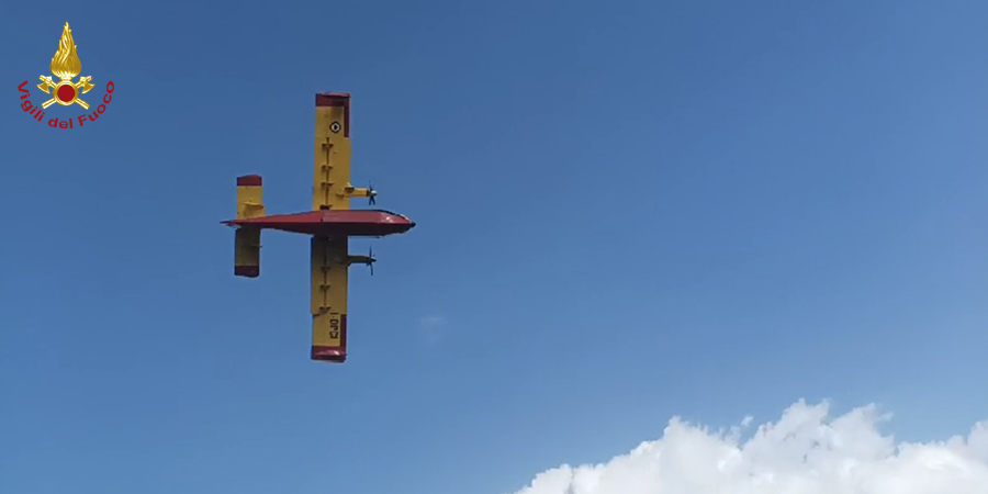 Frosinone, in fiamme 15 ettari di collina a Santopadre