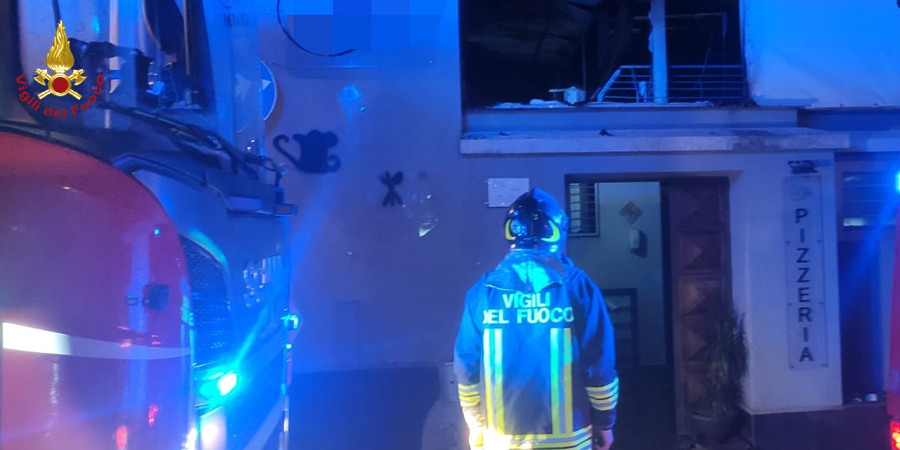 Caserta, incendio esercizio commerciale Caserta, incendio esercizio commerciale