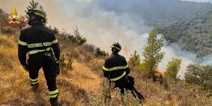 Savona, incendio bosco sul Monte Croce