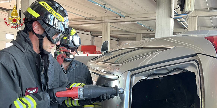 "Padova, terminato corso sulle""nuove metodologie intervento, incidenti stradali con auto elettrice e altri tipi di propulsione"""