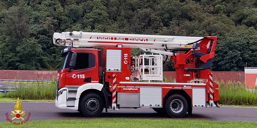 Bologna, in dotazione una nuova piattaforma idraulica antincendio. Le parole del Sottosegretario Prisco