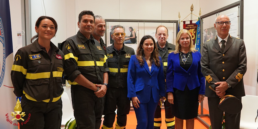 ""EXPOAID 2023 - Io, persona al centro"", il Presidente del Consiglio Meloni e il Ministro per le Disabilità Locatelli visitano lo stand dei Vigili del Fuoco
