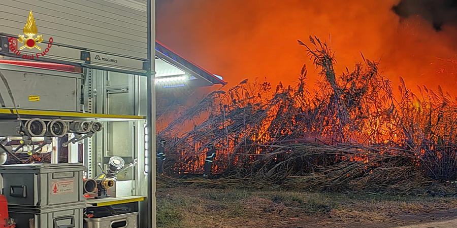 Messina, incendio a Milazzo