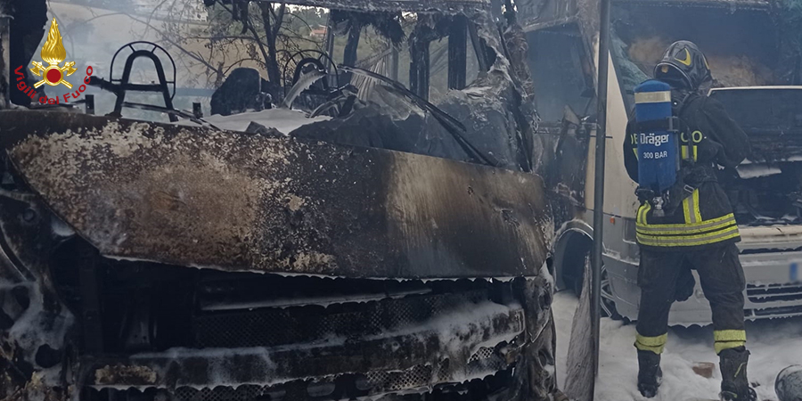 Macerata, incendio camper Macerata, incendio camper