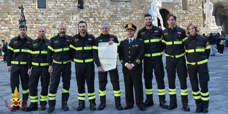Firenze, consegnati gli Scudi di San Martino alla squadra VVF del Comando di Pesaro Urbino Firenze, consegnati gli Scudi di San Martino alla squadra VVF del Comando di Pesaro Urbino