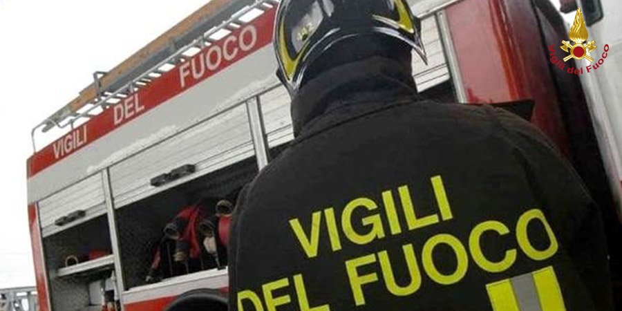 Macerata, incendio officina a Civitanova Marche Macerata, incendio officina a Civitanova Marche