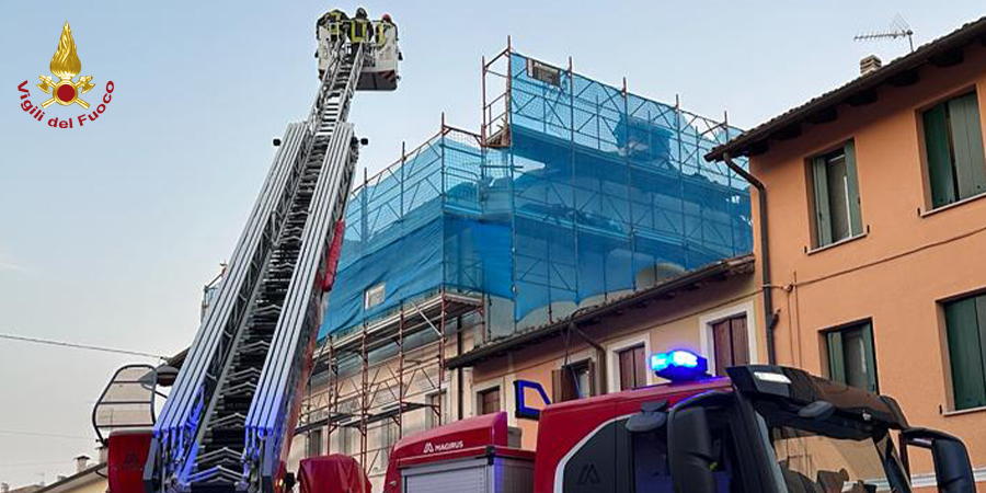 Udine, incendio tetto a Palmanova Udine, incendio tetto a Palmanova