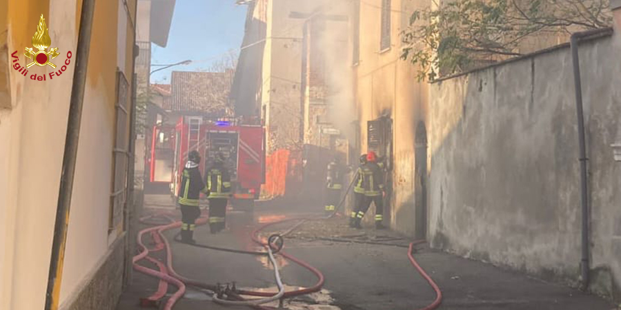 Novara, incendio abitazione