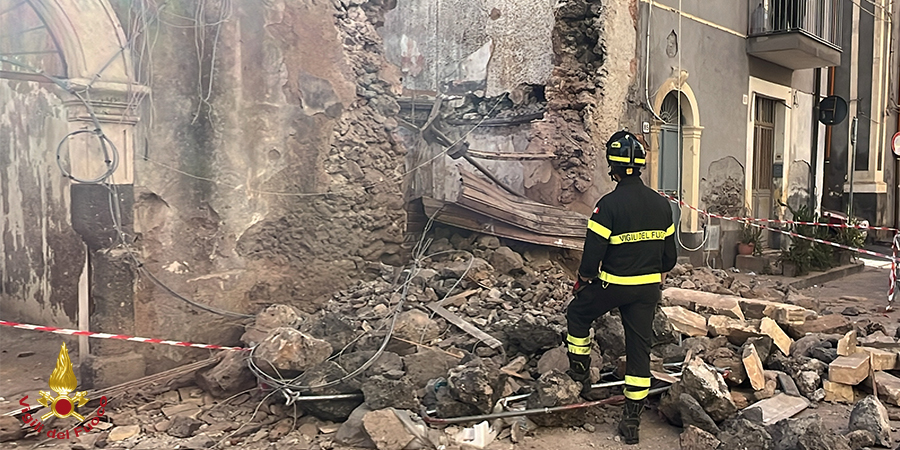 Catania, crollo palazzina disabitata