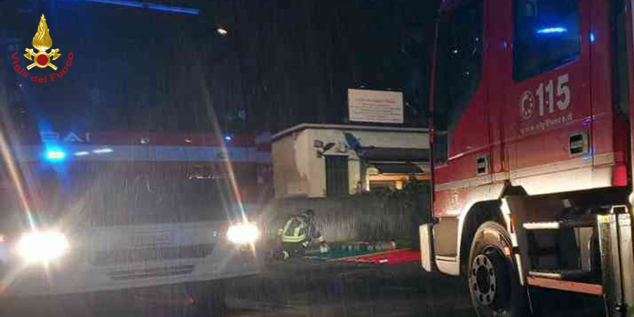 La Spezia, incendio magazzino