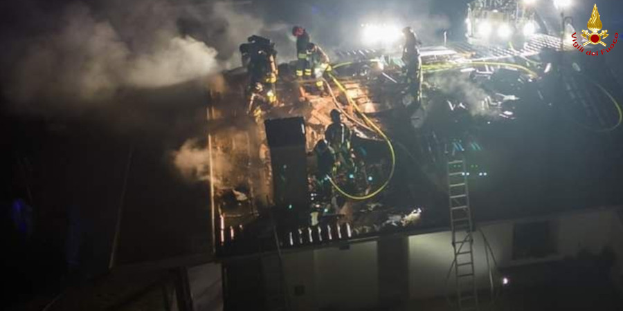 Pordenone, incendio tetto