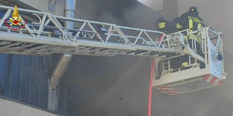 Perugia, incendio fabbrica a Ferriera