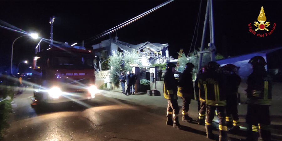 Latina esplosione e crollo in un'abitazione a Terracina: salvate dai Vigili del fuoco 3 persone Latina esplosione e crollo in un'abitazione a Terracina: salvate dai Vigili del fuoco 3 persone