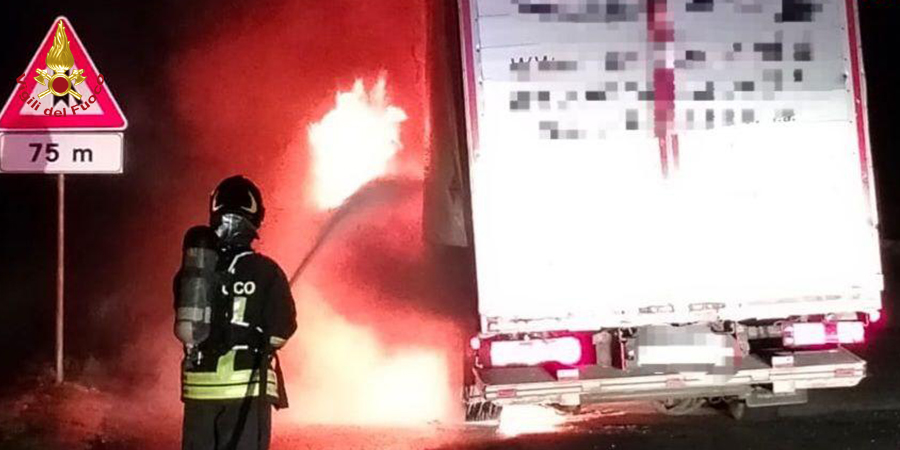 Forlì Cesena, incendio camion Forlì Cesena, incendio camion