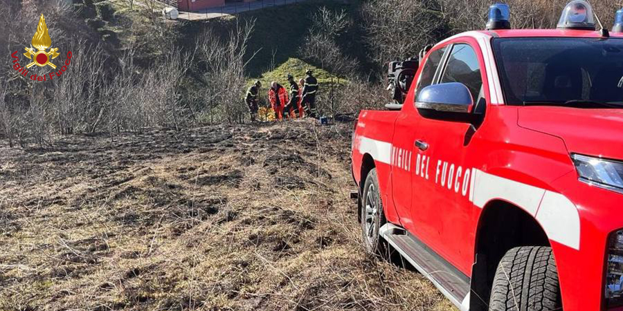 Potenza, incendio di vegetazione