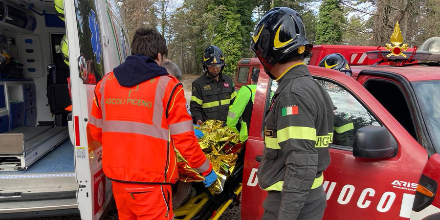 Ascoli Piceno, cade con la bici sul sentiero dell'Asso: ciclista soccorso dai Vigili del fuoco