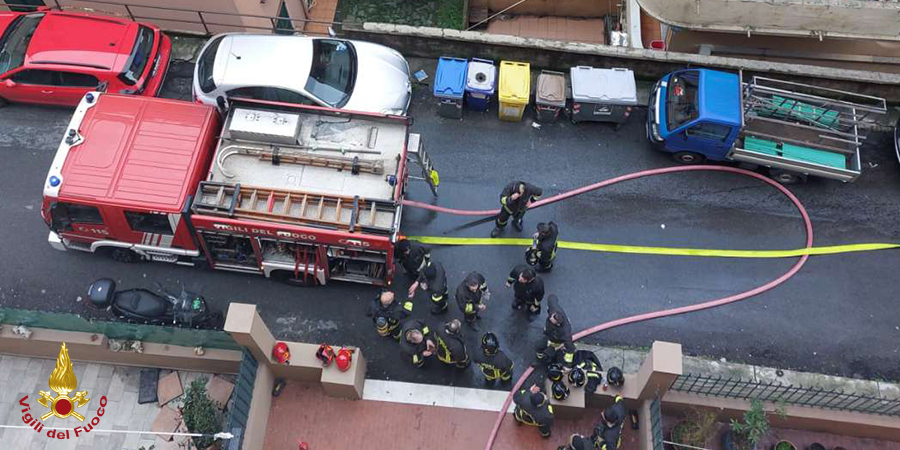 Genova, incendio in appartamento
