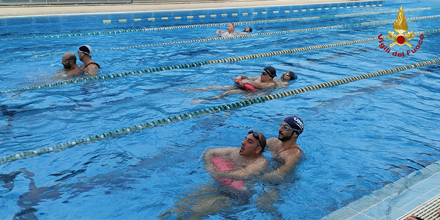 Messina, corso di salvamento a nuoto VF