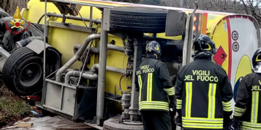 Firenze, incidente stradale con sversamento di Gasolio Firenze, incidente stradale con sversamento di Gasolio