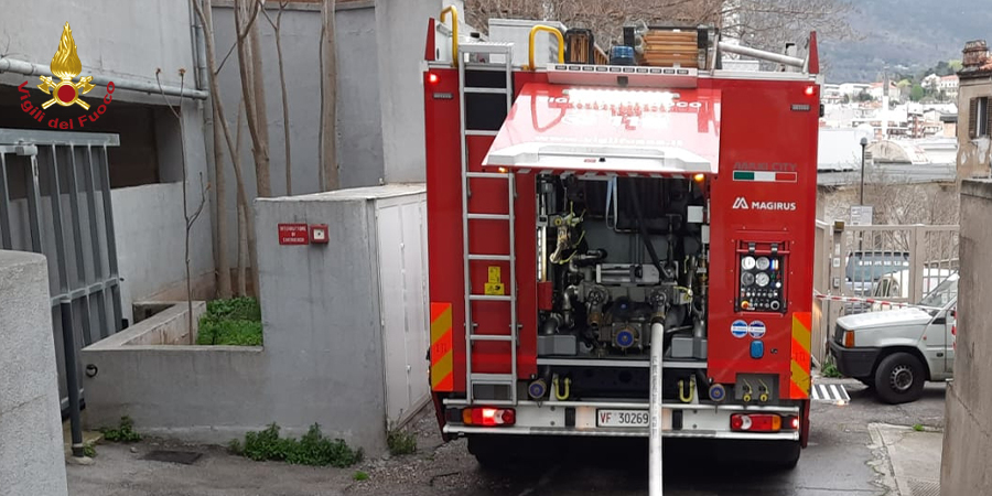 Trieste, incendio terrazza