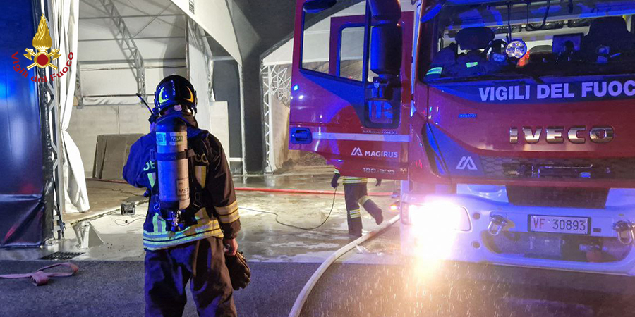 Pordenone, incendio divampa in un capannone di una azienda