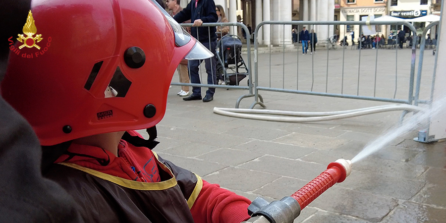 Vicenza, Pompieropoli inclusiva per l'autismo in Piazza del Signori