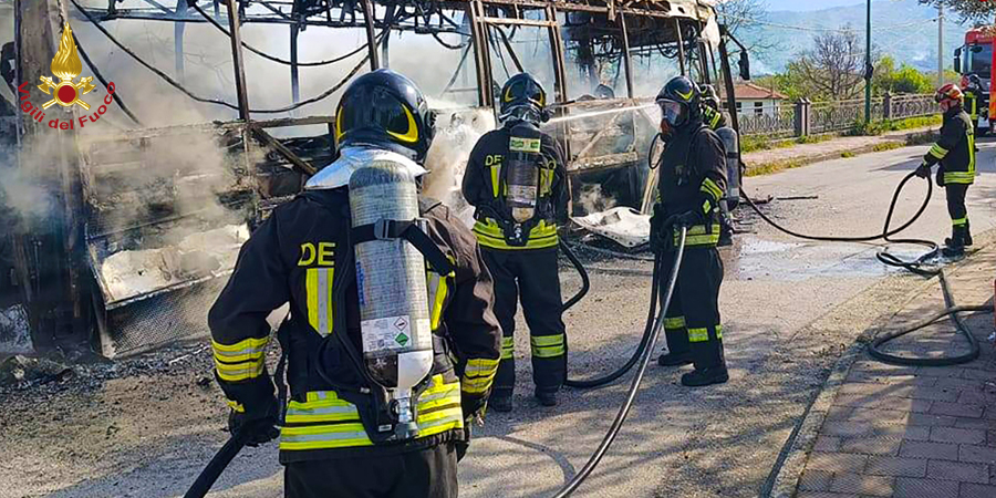 Avellino, incendio pullman a Paternopoli