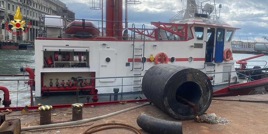 Genova, svuotamenti chiatta