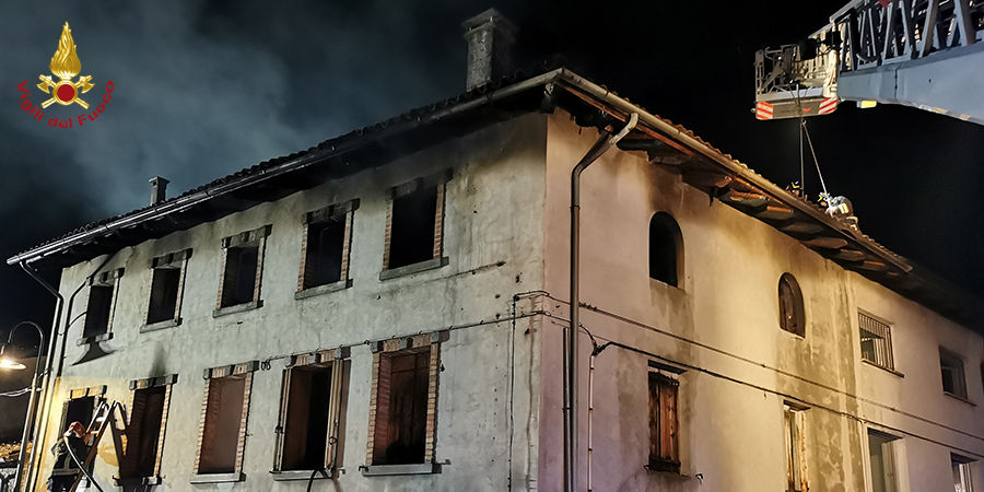 : Udine, in fiamme uno stabile a Pradamano