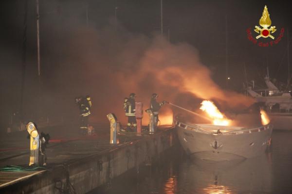 Spegnimento incendio imbarcazione