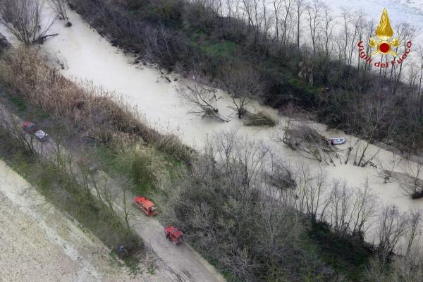 Soccorritori VVF in assetto fluviale su scenario alluvionale