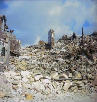 Centro abitato quasi raso al suolo dal sisma.jpg Centro abitato quasi raso al suolo dal sisma