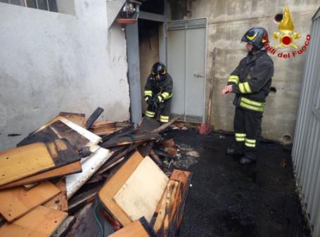 Incendio in locale tecnico di un'abitazione