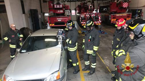 MESTRE, PROVE DI SOCCORSO IN CASO DI INCIDENTE STRADALE AL CORSO PER I NUOVI VOLONTARI DEI VIGILI DEL FUOCO