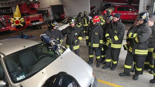 MESTRE, PROVE DI SOCCORSO IN CASO DI INCIDENTE STRADALE AL CORSO PER I NUOVI VOLONTARI DEI VIGILI DEL FUOCO