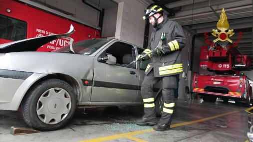 MESTRE, PROVE DI SOCCORSO IN CASO DI INCIDENTE STRADALE AL CORSO PER I NUOVI VOLONTARI DEI VIGILI DEL FUOCO