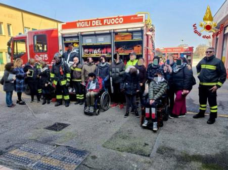 PIOVE DI SACCO (PD), VISITA DI UNA SCOLARESCA IN CASERMA