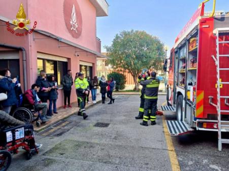 PIOVE DI SACCO (PD), VISITA DI UNA SCOLARESCA IN CASERMA