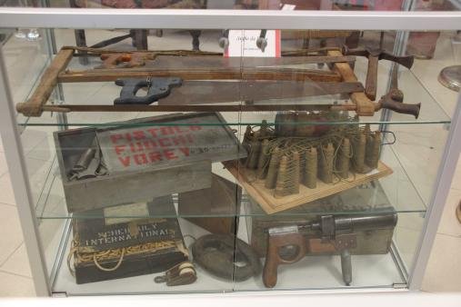 Strumenti manuali e pistole lancia sagole