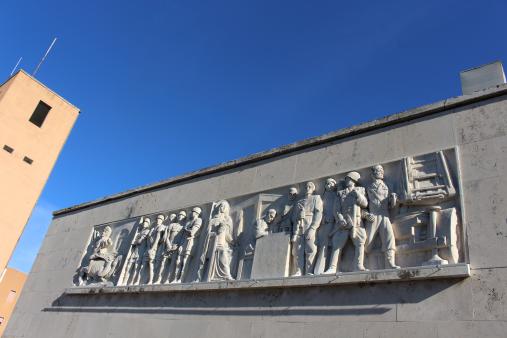 Bassorilievo realizzato da Cosmo Sorgi nel 1941