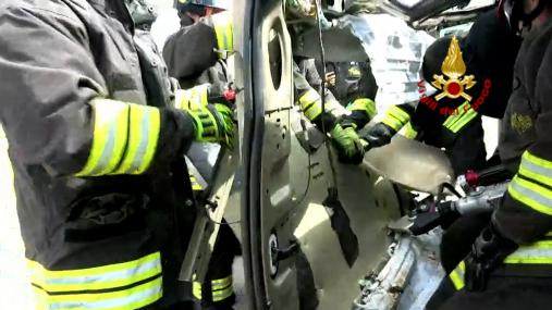 ADDESTRAMENTO PER SOCCORSO IN CASO DI INCIDENTE STRADALE CON VEICOLI DI NUOVA GENERAZIONE