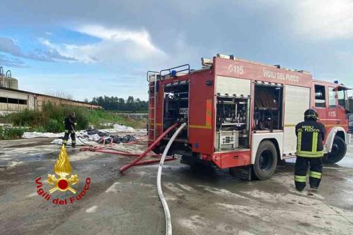 Incendio rotoballe in località Verrua Savoia
