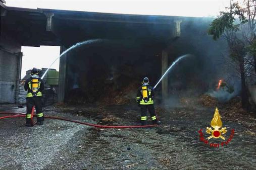 Incendio rotoballe in località Verrua Savoia