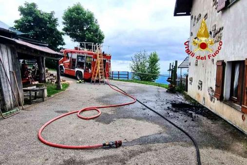 Incendio tetto all'Alpe Previano - Varallo