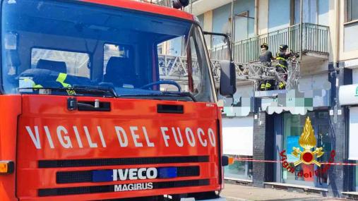 Intervento dei Vigili del fuoco a causa del crollo di calcinacci